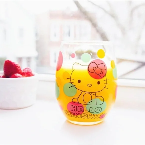 SANRIO HELLO KITTY Wine Glass. - Picture 6 of 7